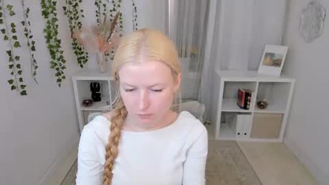 Laly online show from July 24, 7:50 am
