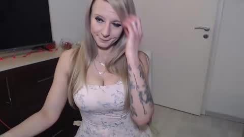 Snapshot of lamadrina006 chatting on December 14, 12:11 am LaMadrina006 online show from December 14, 12:11 am