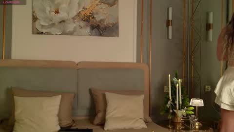 lana_ellie online show from December 4, 5:28 am