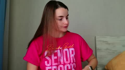 Snapshot of lana_gl chatting on May 25, 5:57 am lana_gl online show from May 25, 5:57 am