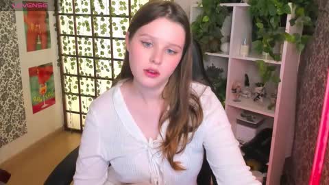 Snapshot of lana_moon__ chatting on October 21, 9:32 am Lana online show from October 21, 9:32 am