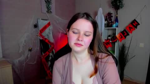 Snapshot of lana_moon__ chatting on October 28, 8:40 am Lana online show from October 28, 8:40 am