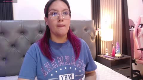 Snapshot of lana_sweett2 chatting on June 3, 4:04 am lana_sweett2 online show from June 3, 4:04 am