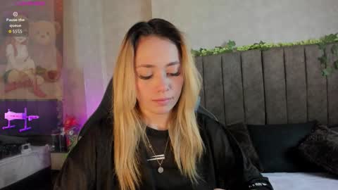 Lana online show from February 4, 5:13 am