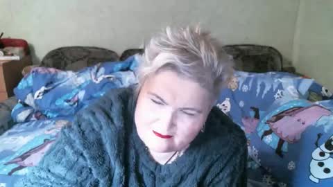 Snapshot of lanacat555 chatting on January 12, 1:11 am lanacat555 online show from January 12, 1:11 am