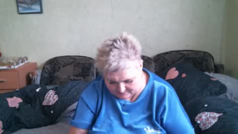 Snapshot of lanacat555 chatting on April 8, 10:04 am lanacat555 online show from April 8, 10:04 am