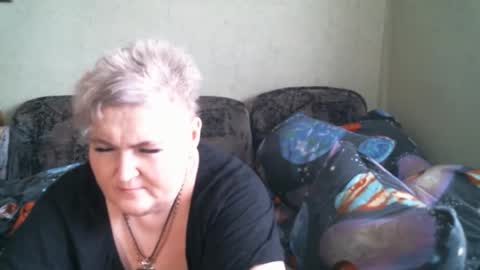 Snapshot of lanacat555 chatting on April 11, 10:19 am lanacat555 online show from April 11, 10:19 am