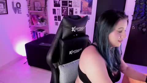 lanaherondale_ online show from November 20, 9:09 am