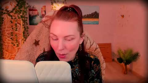 Snapshot of lanaradiance chatting on June 4, 10:10 am Lana Radiance online show from June 4, 10:10 am