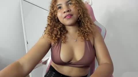 Snapshot of lanarouse1 chatting on January 25, 12:38 am Lana online show from January 25, 12:38 am