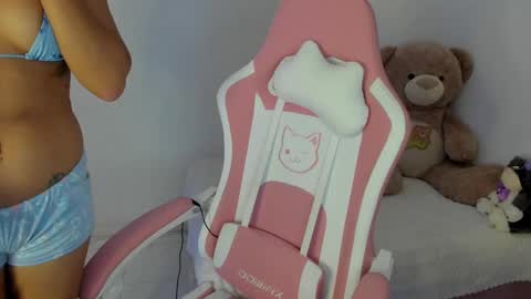 Snapshot of lanarouse1 chatting on February 13, 5:05 am Lana online show from February 13, 5:05 am