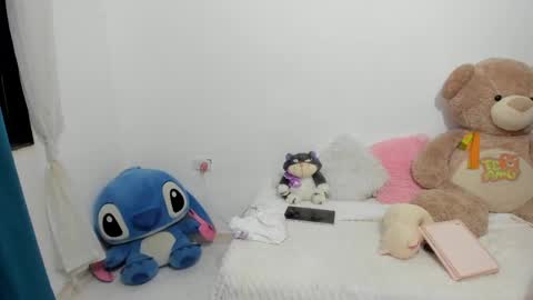 Snapshot of lanarouse1 chatting on February 19, 8:01 am Lana online show from February 19, 8:01 am