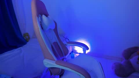 Snapshot of lanarouse1 chatting on October 15, 11:05 pm Lana online show from October 15, 11:05 pm