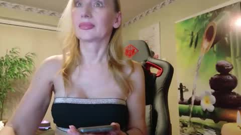 Snapshot of lanasweet9 chatting on April 7, 6:52 pm Lana online show from April 7, 6:52 pm