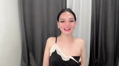 lanawyatt_ online show from November 28, 2:31 pm