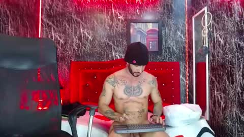 Snapshot of lancelot_benwick chatting on February 9, 11:15 pm Lancelot Benwick online show from February 9, 11:15 pm