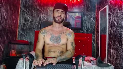 Snapshot of lancelot_benwick chatting on February 21, 8:40 am Lancelot Benwick online show from February 21, 8:40 am