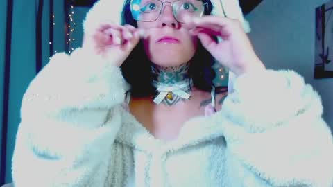 LANNIE   online show from April 8, 12:49 pm