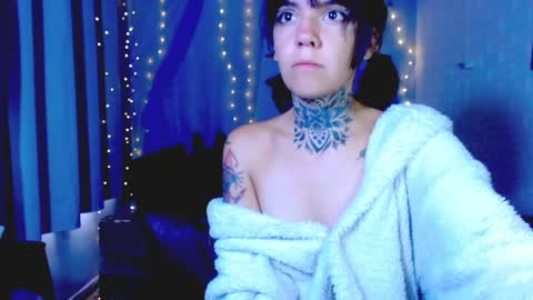 LANNIE   online show from April 12, 3:28 pm