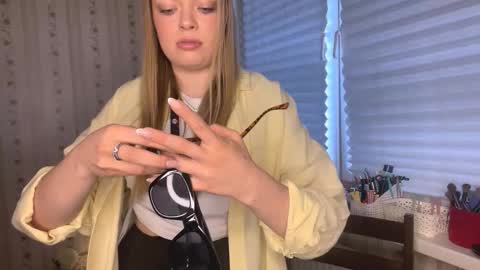 Hello My name is Lola online show from March 28, 1:54 pm