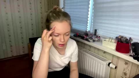 Hello My name is Lola online show from March 31, 11:32 am