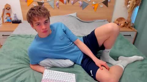 Snapshot of lanny_fandi chatting on March 2, 11:17 am Fandi online show from March 2, 11:17 am