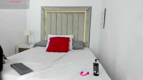 Snapshot of lapiz_lazuli12 chatting on October 17, 7:38 pm Julian online show from October 17, 7:38 pm