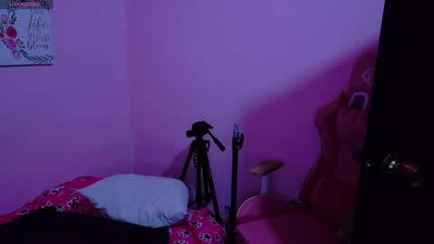 LARA online show from April 12, 7:19 pm