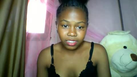 lara_belle online show from April 28, 10:20 am