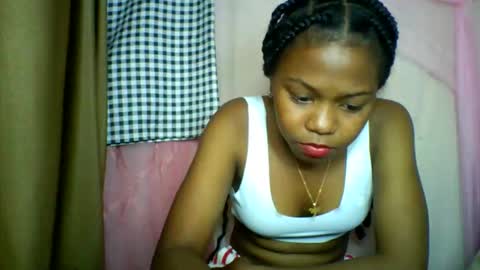 Snapshot of lara_belle chatting on June 3, 7:19 pm lara_belle online show from June 3, 7:19 pm