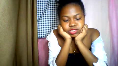 Snapshot of lara_belle chatting on June 6, 4:23 pm lara_belle online show from June 6, 4:23 pm