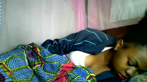 Snapshot of lara_belle chatting on June 14, 2:35 am lara_belle online show from June 14, 2:35 am