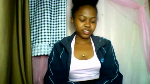 Snapshot of lara_belle chatting on June 14, 5:59 pm lara_belle online show from June 14, 5:59 pm
