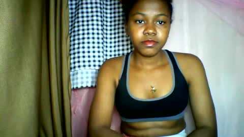 Snapshot of lara_belle chatting on June 18, 9:47 am lara_belle online show from June 18, 9:47 am