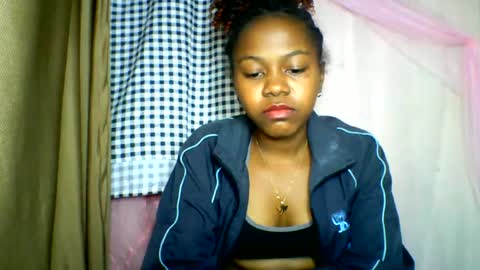 Snapshot of lara_belle chatting on June 18, 10:36 pm lara_belle online show from June 18, 10:36 pm
