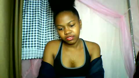 Snapshot of lara_belle chatting on June 20, 12:03 am lara_belle online show from June 20, 12:03 am