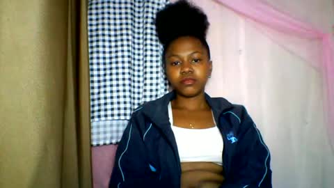 Snapshot of lara_belle chatting on June 20, 12:52 pm lara_belle online show from June 20, 12:52 pm