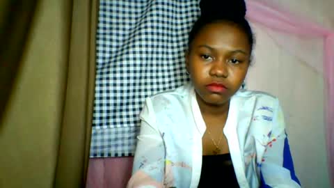 Snapshot of lara_belle chatting on June 25, 5:17 pm lara_belle online show from June 25, 5:17 pm