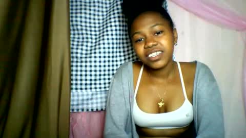 Snapshot of lara_belle chatting on June 29, 5:03 am lara_belle online show from June 29, 5:03 am