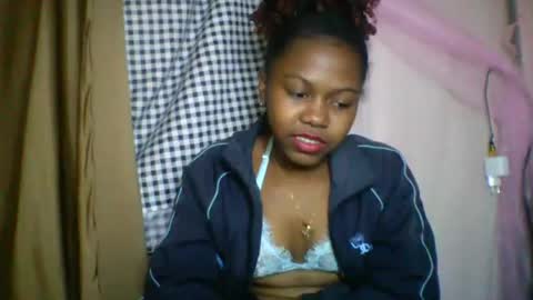 Snapshot of lara_belle chatting on July 1, 5:23 pm lara_belle online show from July 1, 5:23 pm