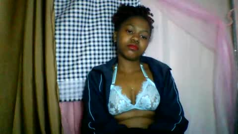 Snapshot of lara_belle chatting on July 2, 3:23 am lara_belle online show from July 2, 3:23 am