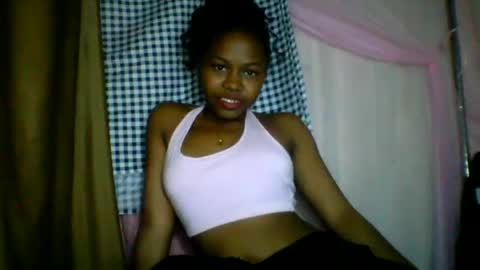 Snapshot of lara_belle chatting on July 5, 4:25 pm lara_belle online show from July 5, 4:25 pm
