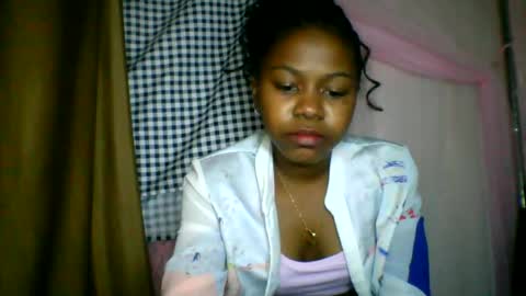 Snapshot of lara_belle chatting on July 6, 4:31 am lara_belle online show from July 6, 4:31 am