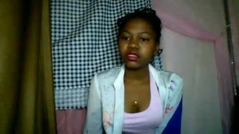 Snapshot of lara_belle chatting on July 7, 4:04 am lara_belle online show from July 7, 4:04 am
