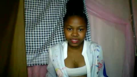 Snapshot of lara_belle chatting on July 13, 8:17 am lara_belle online show from July 13, 8:17 am