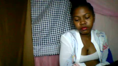 Snapshot of lara_belle chatting on July 13, 8:22 pm lara_belle online show from July 13, 8:22 pm