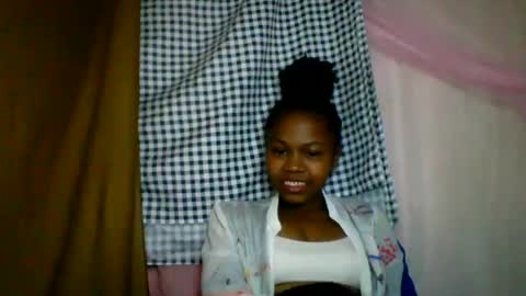 Snapshot of lara_belle chatting on July 14, 10:21 am lara_belle online show from July 14, 10:21 am