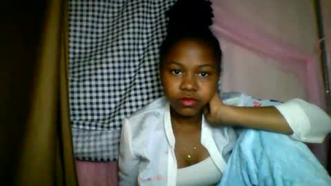 Snapshot of lara_belle chatting on July 14, 10:26 pm lara_belle online show from July 14, 10:26 pm