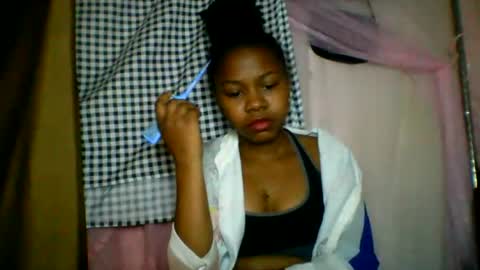 Snapshot of lara_belle chatting on July 15, 11:54 pm lara_belle online show from July 15, 11:54 pm