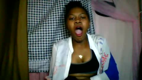 Snapshot of lara_belle chatting on July 17, 12:50 am lara_belle online show from July 17, 12:50 am